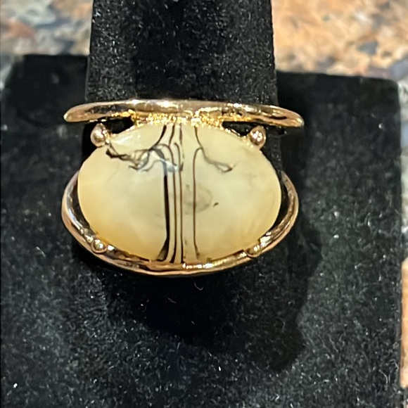 Set of 2 Gold and stone rings size 8 - Picture 2 of 6